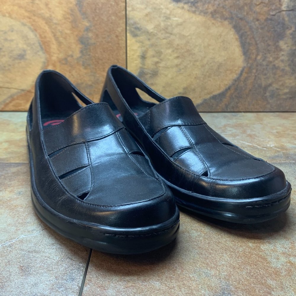 Naturalizer Womens Black Leather Round Toe Casual Slip On Shoes Size 8.5 M